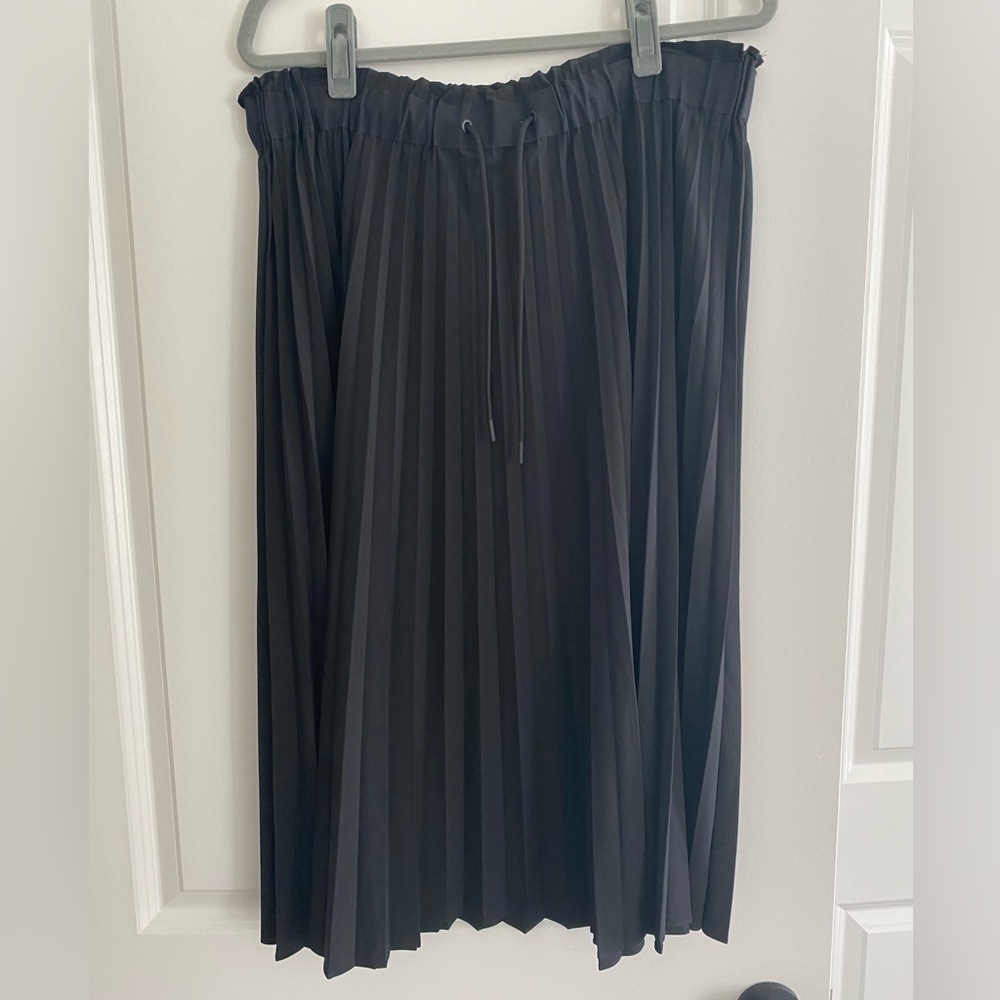 Athleta Black A-Line Pleated Midi Skirt